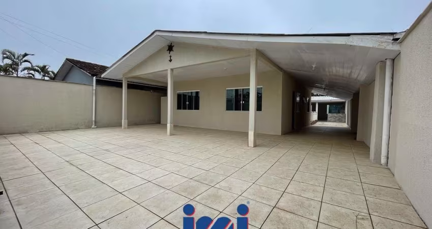 Casa com Piscina em Praia de Leste