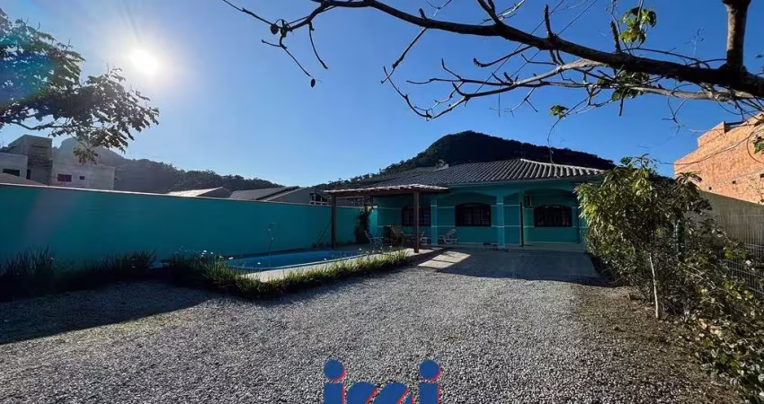Casa com 5 quartos e piscina a venda em Matinhos