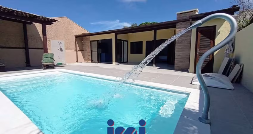 Casa com piscina em Coroados Guaratuba