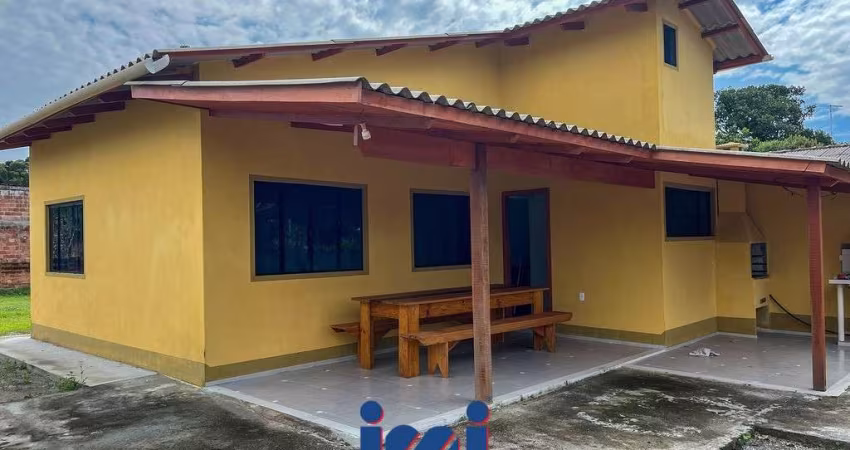 Casa com espaço de terreno à venda em Gaivotas