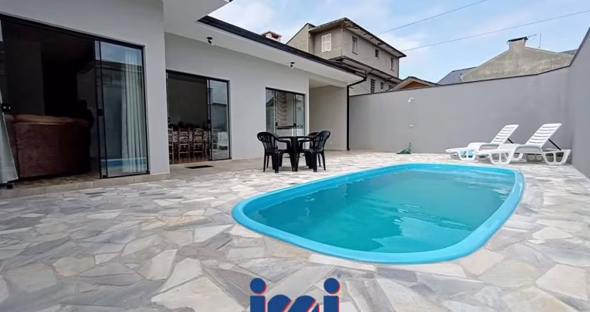 Casa com piscina em Guaratuba