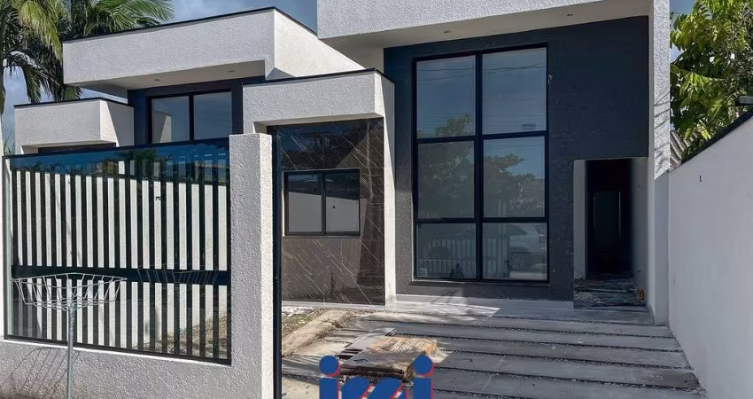Casa perto do mar com piscina à venda