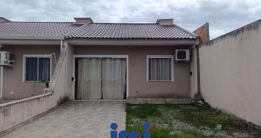 Casa em condomínio a venda em Shangrilá