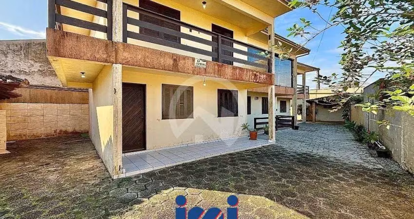 Sobrado financiável na faixa do mar à venda