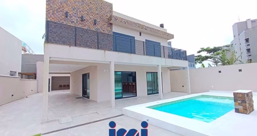Sobrado faixa mar com piscina