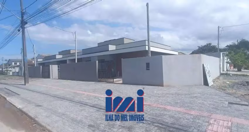 Casa á venda com 3 dormitórios no Bairro Piçarras