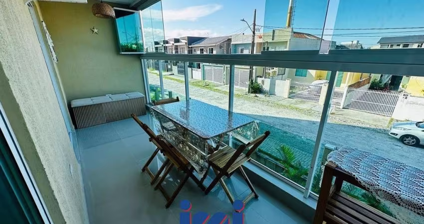 Apartamento com vista para o mar e churrasqueira