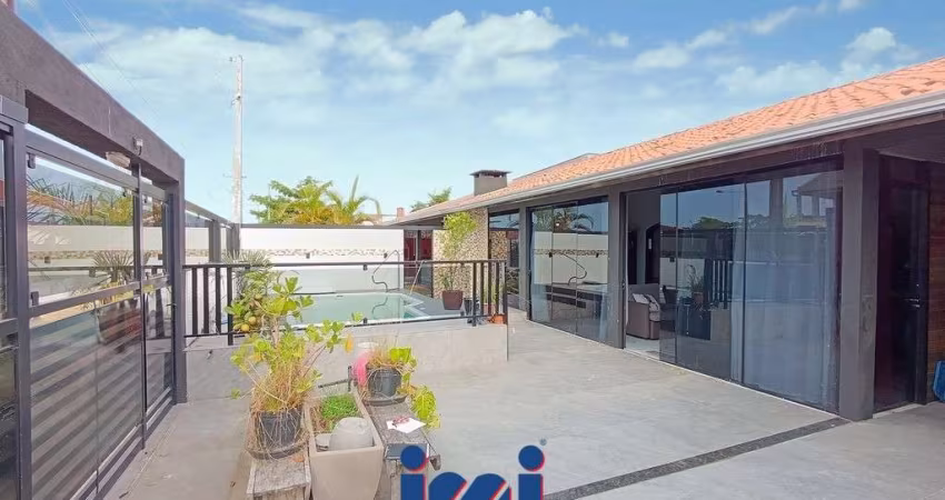 Casa na praia com piscina