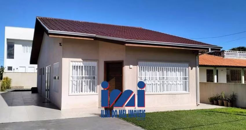 Casa com piscina a venda em coroados