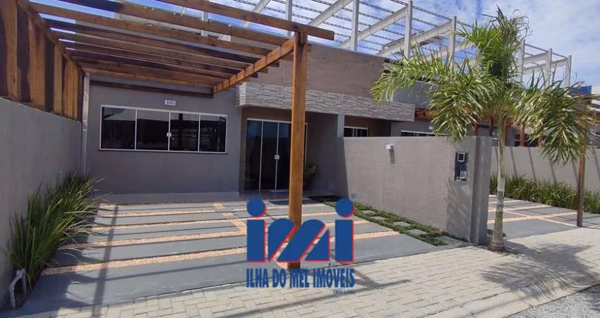 Casa no Litoral em Condomínio fechado com Piscina