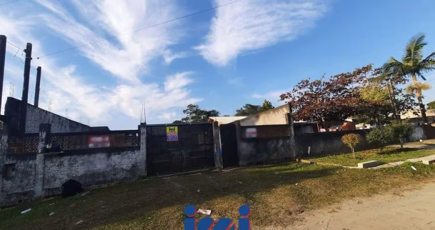 Casa De Alvenaria Em Gaivotas Com Amplo Terreno