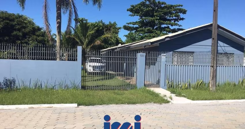Casa com 6 quartos e piscina em Praia de Leste