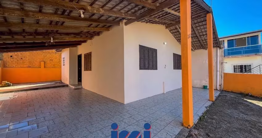Casa financiável com espaço de terreno à venda