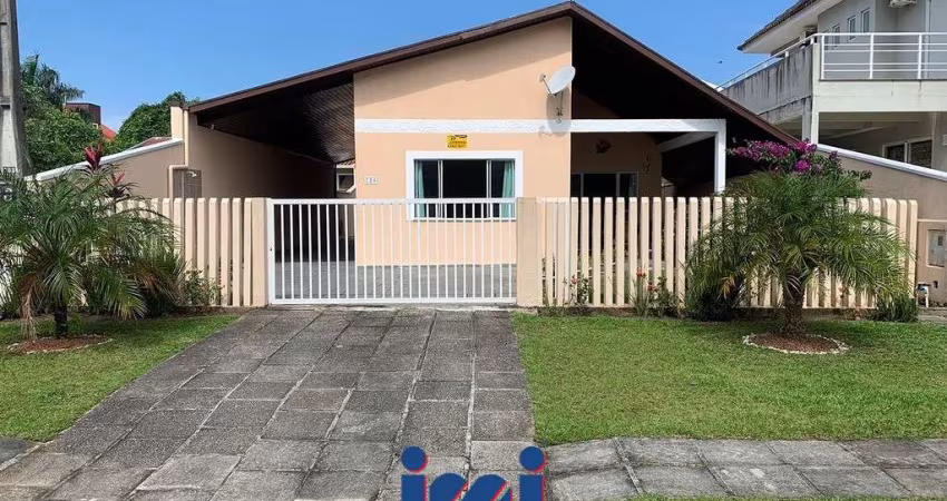 Residência com 3 quartos sendo 1 suíte, no Atami