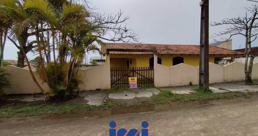 Casa com ponto comercial montado em Matinhos