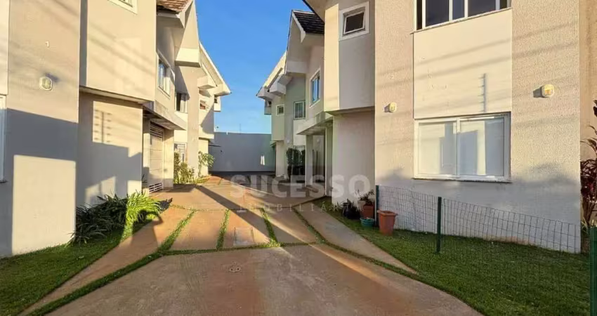 Sobrado em condomínio fechado com 1 suite e 2 quartos- bairro canadá