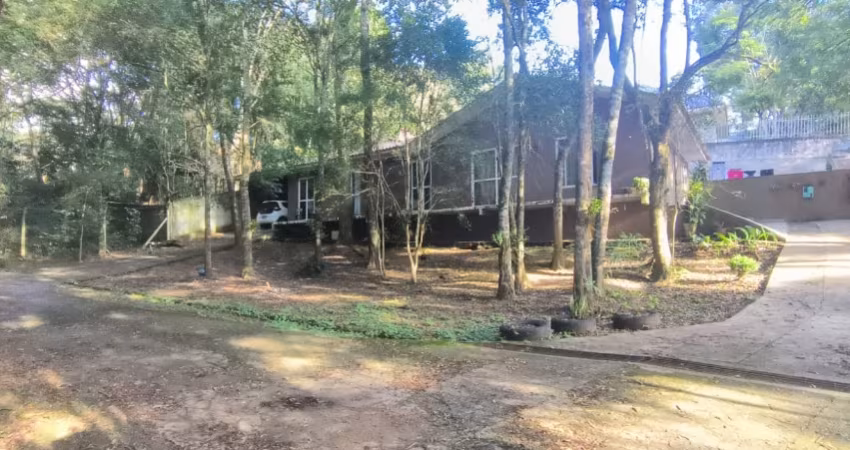 Linda Casa com terreno de 1000m2 no Cascatinha
