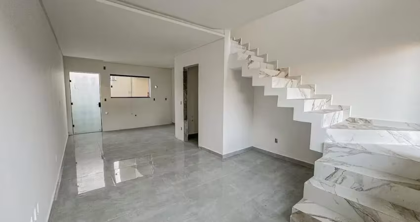 Ótimo sobrado geminado novo com 2 quartos à venda no bairro Aventureiro em Joinville - SC por R$ 350.000,00.