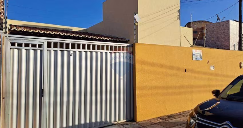 Casa com 3 Dormitórios, sendo uma suíte, closet e dependência com banheiro