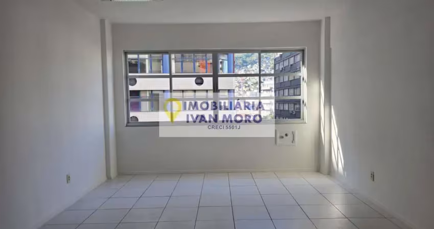 Sala comercial à venda no centro  -  florianópolis }