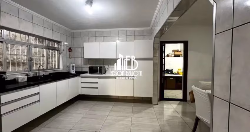 Sobrado à Venda na Vila Curuça, 4 dorms, 1 suíte, 6 vagas, 205 m²