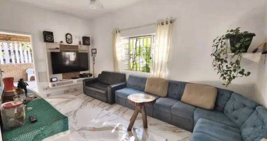 Casa com 3 Quartos e 2 banheiros,  102 m², 2 vagas, Aviação em Praia Grande SP.