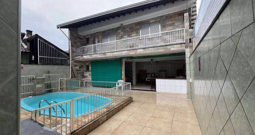 Casa isolada 3 dorm(s), sendo 2 suítes,  com piscina, 5 vagas - Aviação em Praia Grande SP.
