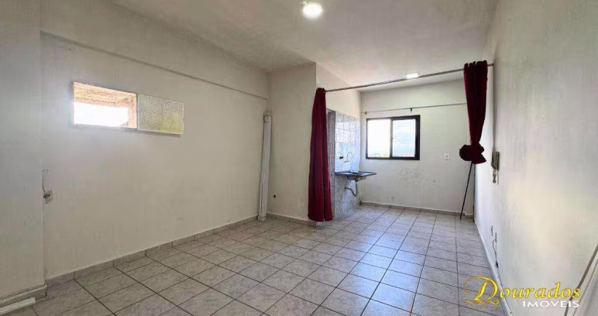 Kitnet com 24,25m², 1 vaga, prédio com elevador na Ocian em Praia Grande SP.