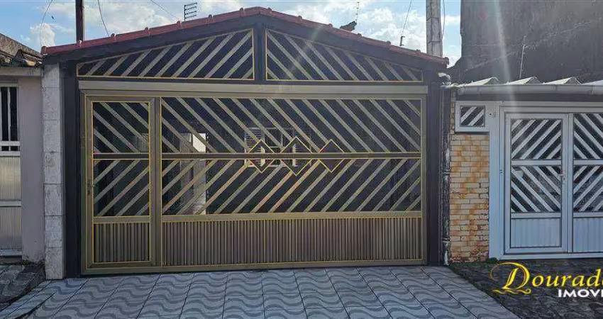 Casa geminada de 3 dormitórios com 2 vagas , perto da praia da mirim em praia grande sp.