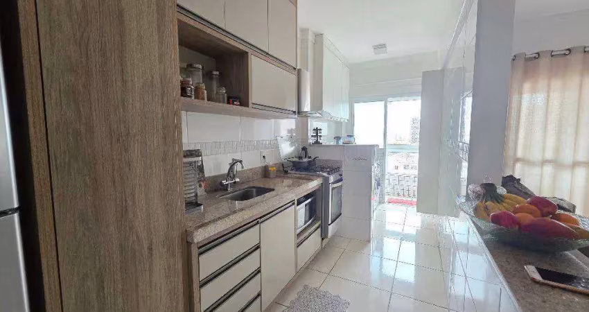 Apartamento de 2 dormitórios, sendo 1 suíte, rico em planejados com varanda gourmet na aviação em praia grande sp.