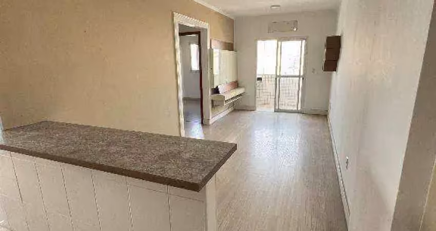 Apartamento de 2 dormitórios, sendo 1 suíte com  sacada na guilhermina em praia grande sp.