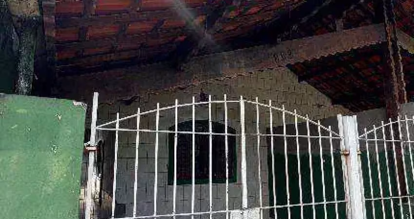 Casa geminada para reformar com 2 dorm(s), sendo 1 suíte , na mirim em praia grande sp.