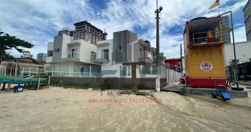 Sobrado alto padrão frente mar à venda na cidade de porto belo/sc, casa com 3 suítes e 1 vaga de garagem. bem localizada