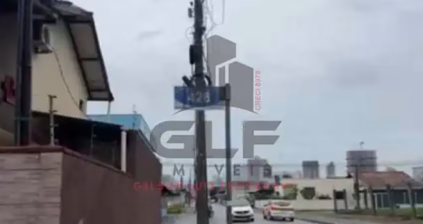 Barbada casa de alvenaria em itapema/sc no bairro morretes área total de 300m². ótima localização a apenas 900m do mar.