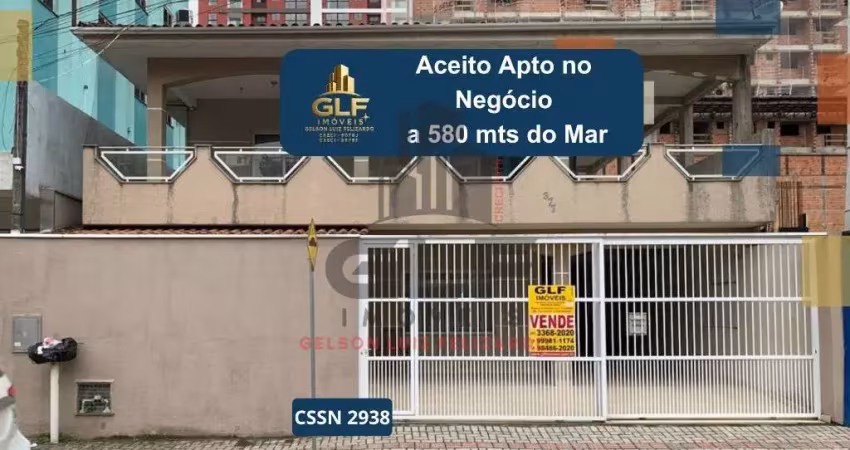 Sobrado a 580 metros do mar em itapema/sc, bairro morretes, com 4 qtos, aceito apartamento no negócio, possui piscina, pebolim, sinuca, tenis de mesa.