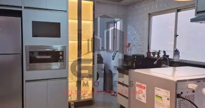 Apartamento mobiliado em itapema/sc na meia praia, com 2 dormitórios/ 1 suíte e 1 vaga de garagem, 200m do mar e 120m² de área total. bem localizado.