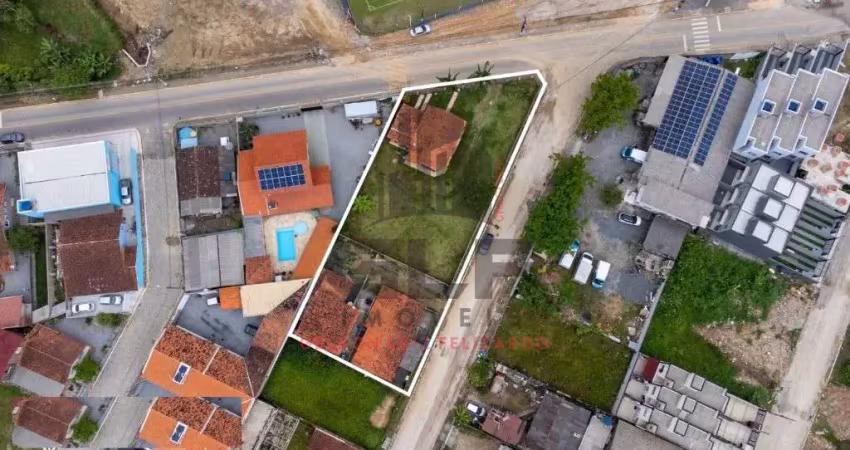 5 terrenos juntos a venda na cidade de itapema/sc, no bairro alto são bento. terreno amplo conta com 1.585 m² total. área residencial grande