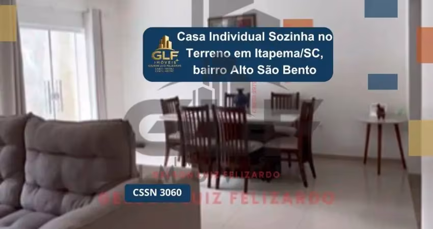 Casa individual, sozinha no terreno em itapema/sc, no bairro alto são bento. com 3 dormitórios e 170 m² privativos. bem localizada a 1.800 mts do mar