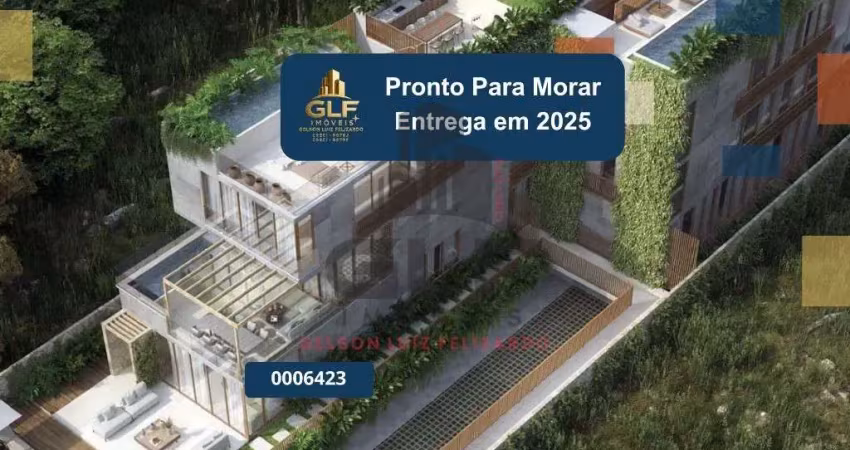 Casa pronta em balneário camboriú, com 253m² área privativa sendo 3 suítes, 3 vagas de garagem, área de lazer completa