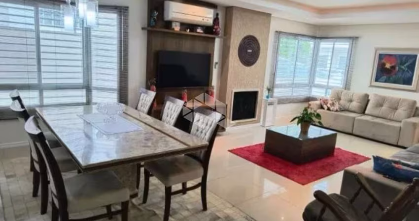 CASA SENDO 3 QUARTOS/DORMITÓRIOS NO BAIRRO PEDRA BRANCA Á VENDA POR R$ 1.855.000,00.
