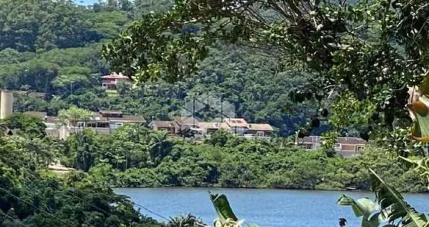 Terreno a venda junto a condomínios de luxo na lagoa da conceição
