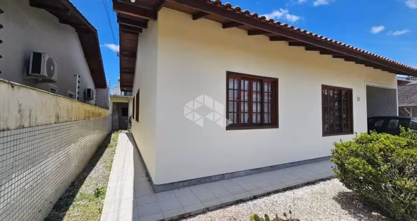 CASA COM 3 DORMITÓRIOS/QUARTOS EM PALHOÇA - SC Á VENDA POR R$ 689.000,00.
