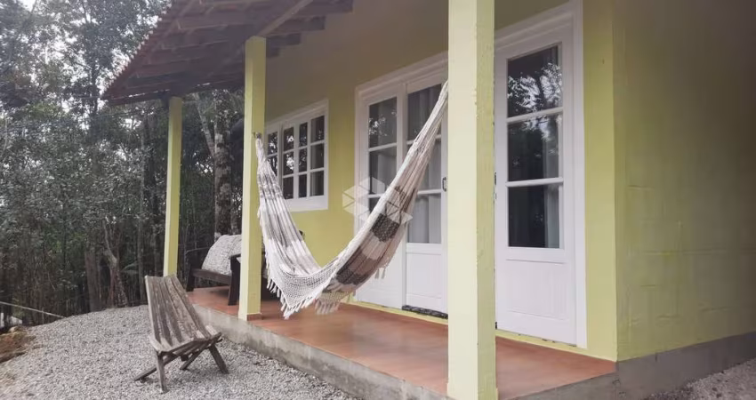 CASA COM 2 QUARTOS/DORMITÓRIOS EM SANTO AMARO DA IMPERATRIZ À VENDA POR R$270.000,00.