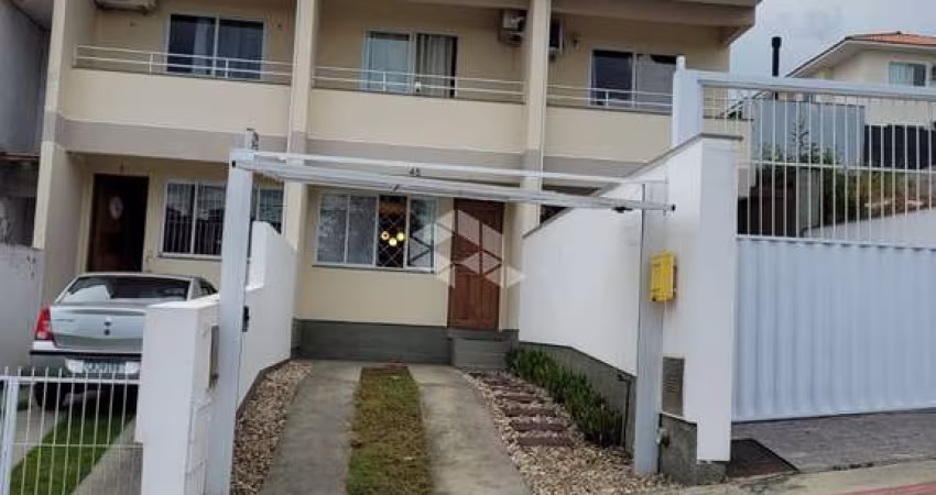 Casa sobrado sendo 2 dormitórios/ quartos c/ suíte  no bairro sertão do maruim - são josé por r$ 500.000