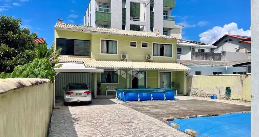 Terreno com 3 casas em são josé sc, bairro ipiranga à venda por r$ 2.600.000,00.