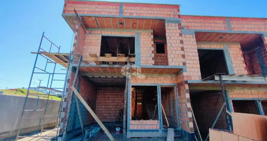 Casa sobrado com 2 dormitórios, sendo 2 suítes, 1 vaga coberta e 112m² para vender por r$ 550.000,00
