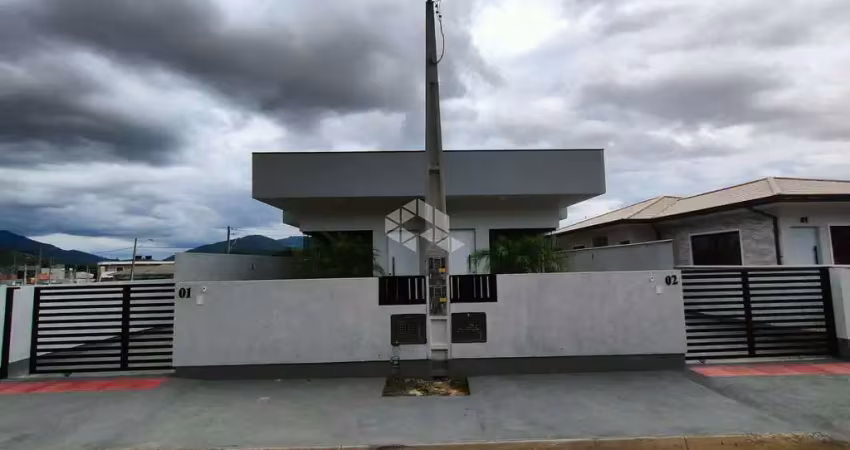 Casa geminada com 2 dormitórios, sendo 1 suíte, 1 vaga e 68m², para vender por r$ 380.000,00