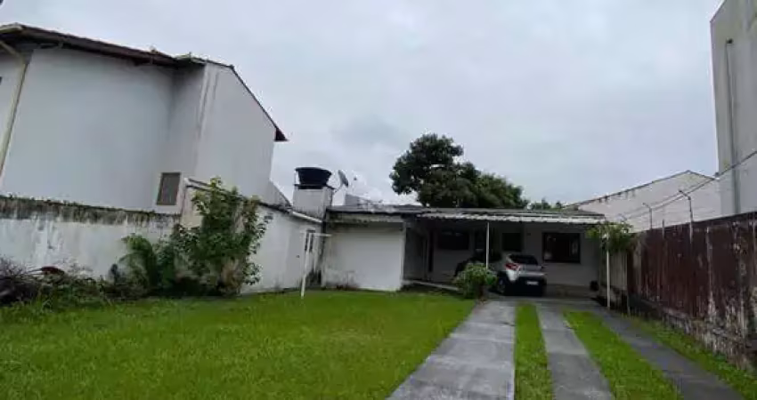 Casa com 2 dorm em terreno com possibilidade de ampliação