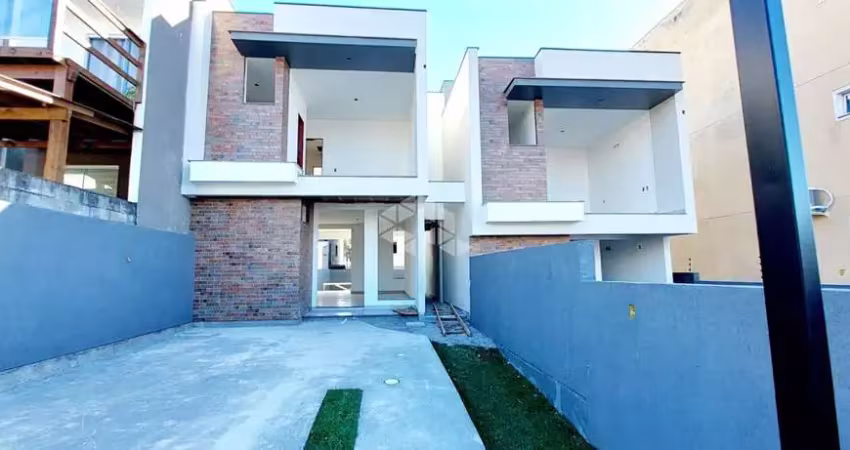Casa sobrado 3 dormitórios sendo 2 suítes no bairro serraria em são josé - sc à venda por r$ 650.000,00.