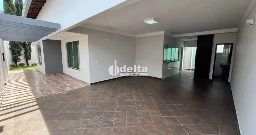 Casa com 3 quartos à venda na Rua Oril Caetano de Resende, Alto Umuarama, Uberlândia